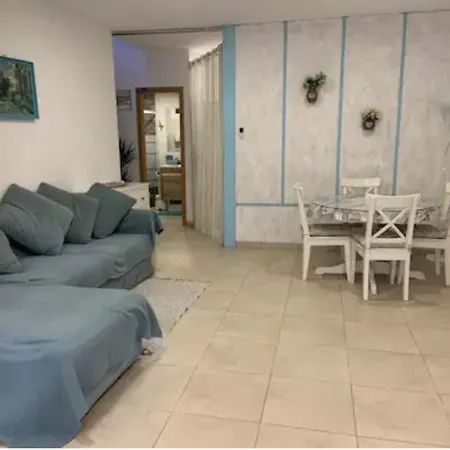 Cozy By The Sea Apartment *